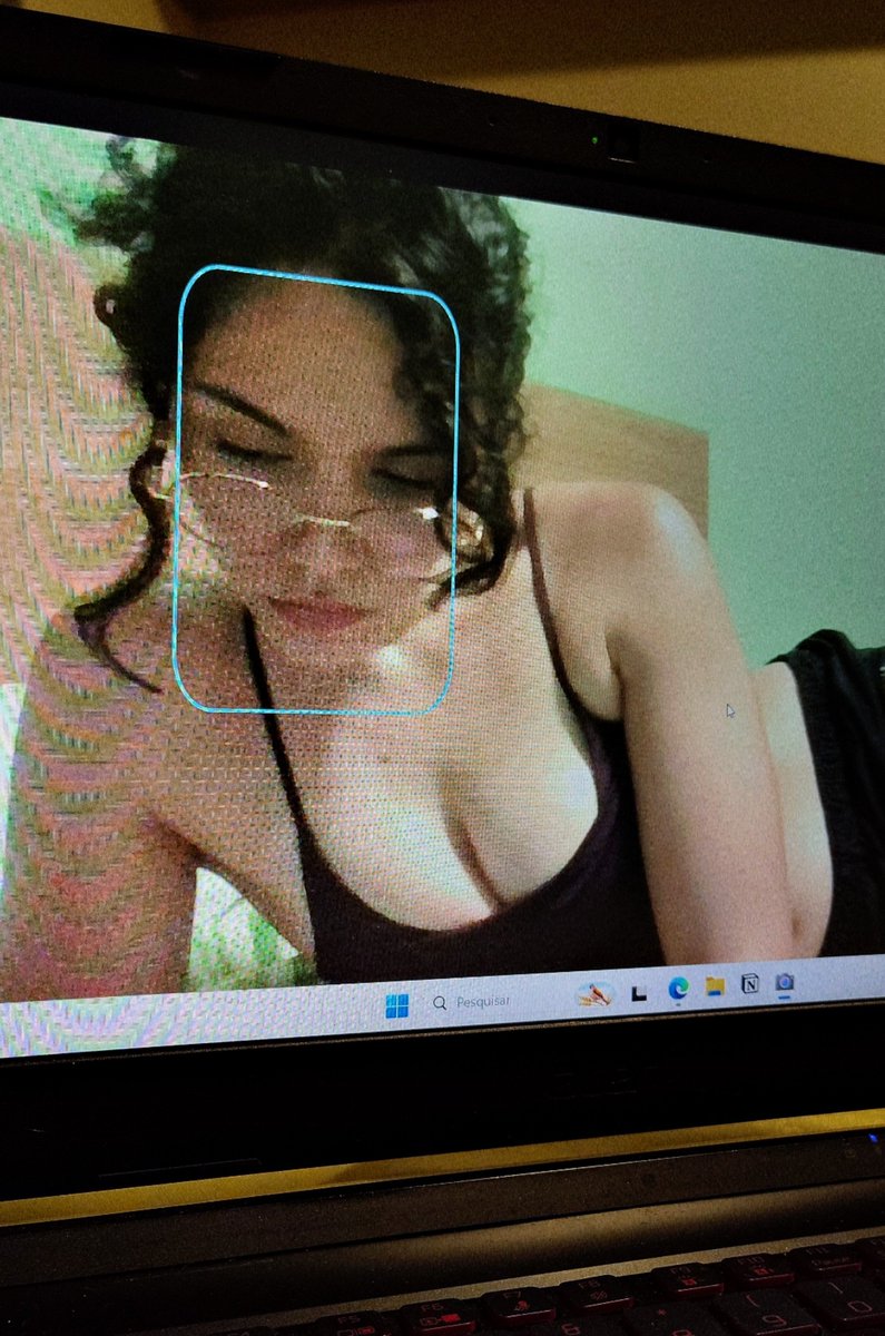 sabriunaa's tweet photo. quando vc vai digitar "ca-" no pc p abrir a calculadora e acaba abrindo a câmera sem querer https://t.co/92dOQzrdtd