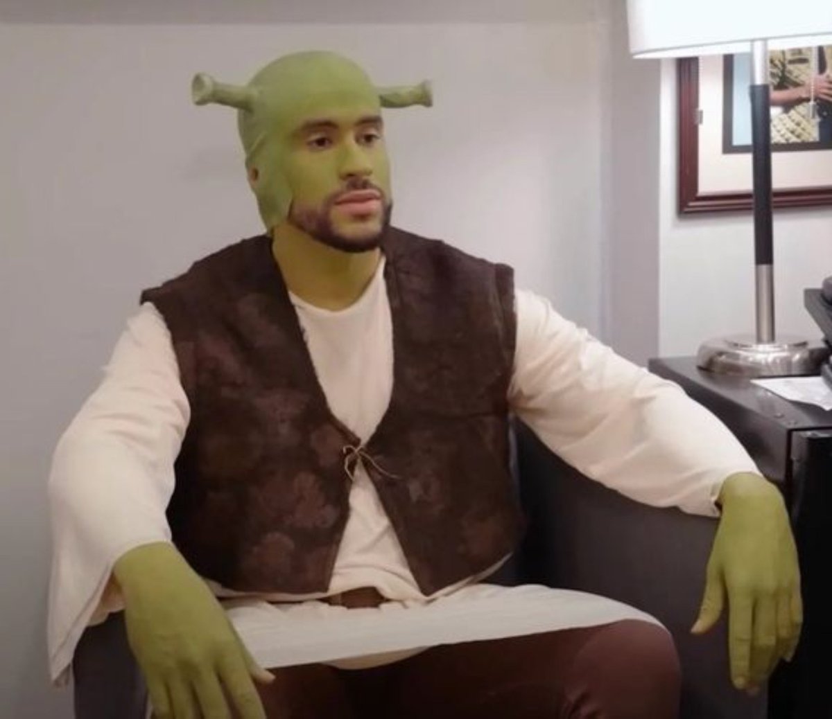 keiveiec's tweet photo. Saluda al Bad Bunny Shrek o tendrás un octubre terrible. https://t.co/WaqcS0bf2U