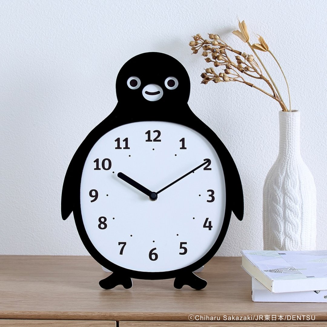 bellemaison_jp's tweet photo. ／
#Suicaのペンギン 新商品登場🐧✨！
＼

リビングに #Suicaのペンギン 大集合！
ソファやルームウェア、急須など、
全7アイテムが登場します。

ティータイムが楽しくなる急須も、
ぽってりお腹の文字盤がキュートな時計も、
思わずナデナデしちゃうクッションにもなる布団収納袋も、
お部屋にあるとニンマリしちゃうこと間違いなしですね💕