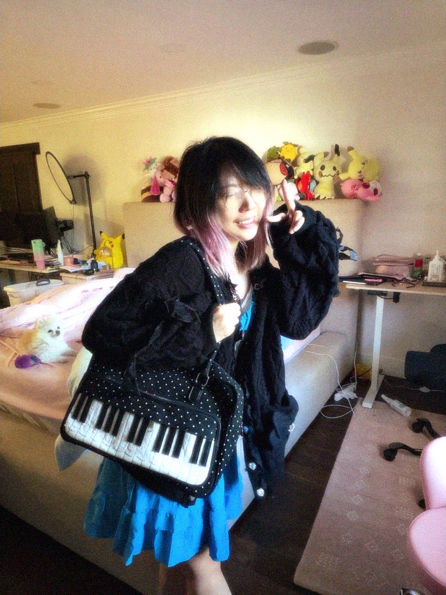 LilyPichu's tweet photo. i love my piano bags 🎹 https://t.co/Rm7GNvoQLz