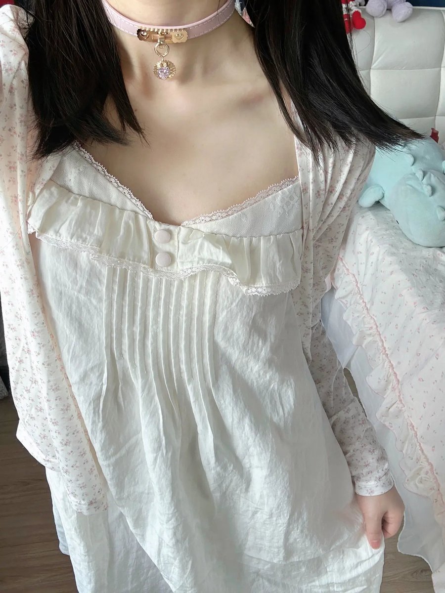mxnliiii's tweet photo. 一条 choker 都能让某些人自动联想到“项圈”
到底是我戴得有问题，还是你看什么都带着自己的欲��？
我的穿搭不需要经过你的性化解读。
#雌竞 #女权 #女德 #女尊男卑 #厌男 #女神 #高贵 #健身 #白富美 https://t.co/J4vj2uilqB