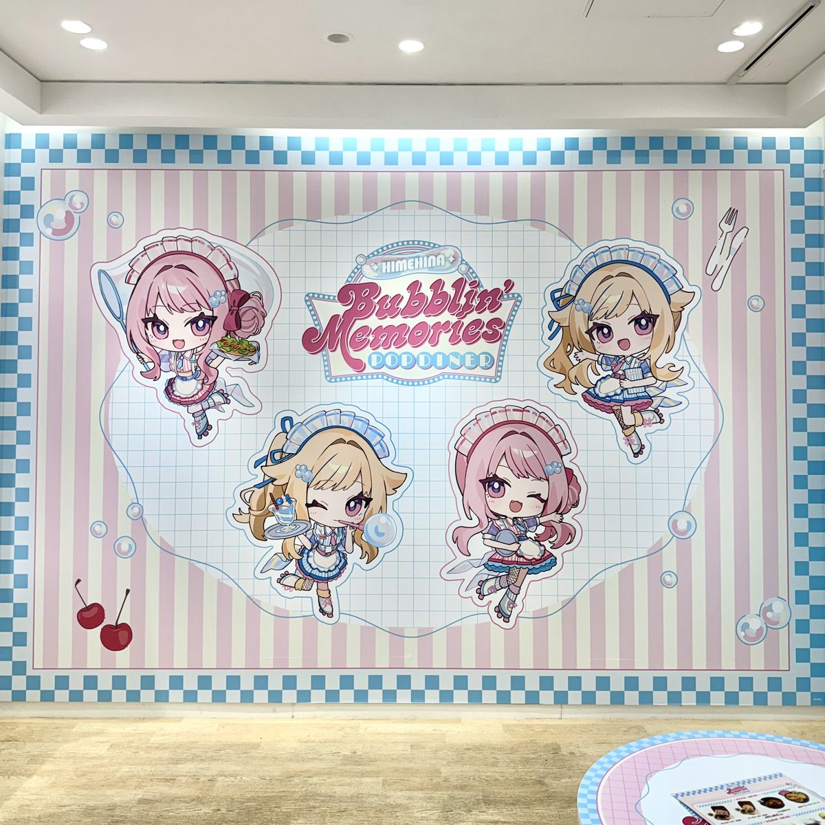 SHIBUYA109NET's tweet photo. ／
.*･ﾟ🩷HIMEHINA Bubblin' Memories 
                                   POP DINER OPEN🩵.*･ﾟ
＼

田中ヒメと鈴木ヒナによるバーチャルアーティストユニット「HIMEHINA」のコラボカフェがSHIBUYA109渋谷店に今日からオープン📣⋆˙⟡

「HIMEHINA WORLD Tour 2026」の巡回都市をモチーフにしたフードやドリンクのほか、しゅがおさん描き下ろしの限定イラストを使用した各種コラボグッズが販売されるよ🎶𓂃◌𓈒𓐍

さらに.ᐟ.ᐟ
3,000円(税込)お買い上げごとに、
クリアカードが1枚ランダムでもらえちゃう➰💫

ぜひチェックしてみてね🪄⋆˙⟡

📍 SHIBUYA109渋谷店 8F
🗓 10/1(木)〜10/19(月)

@HimeTanaka_HH
@HinaSuzuki_HH