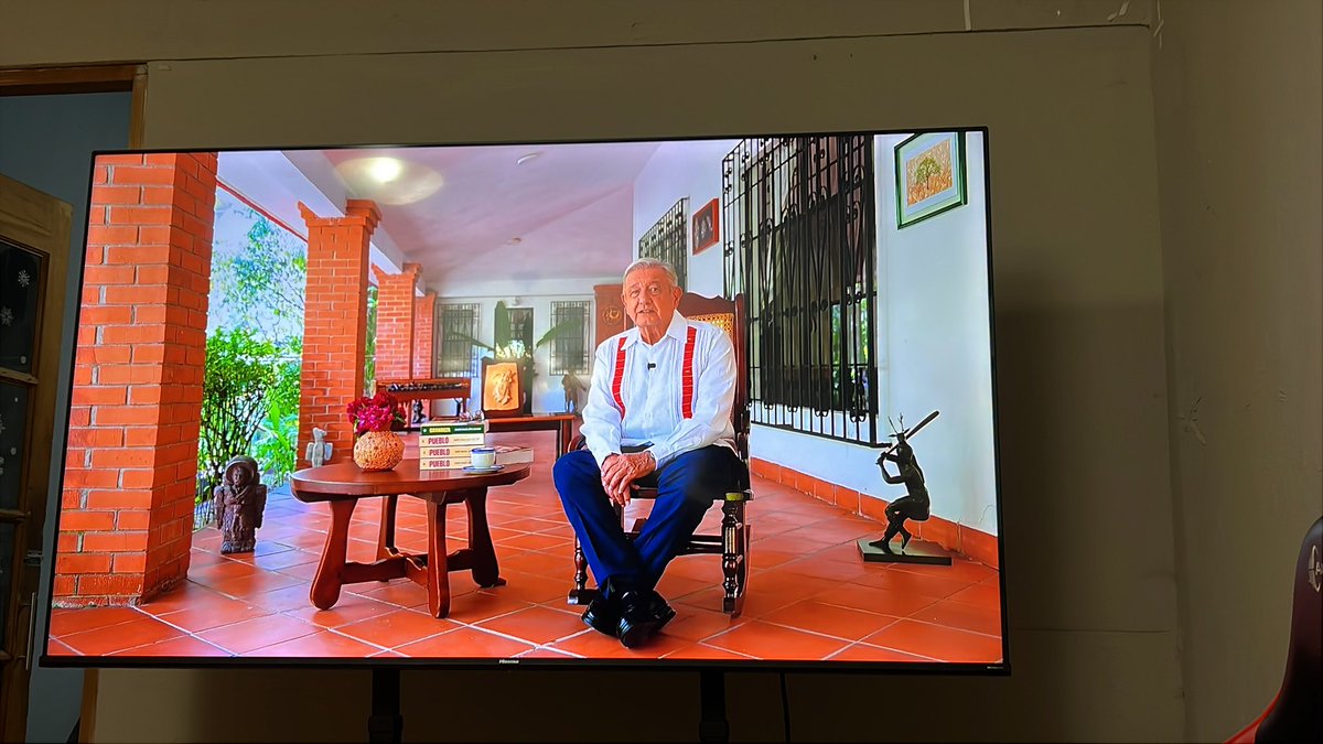 Yayinel's tweet photo. @Jey_21 fuiste??? Ayyy qué emoción volverlo a ver!!! 🇲🇽💐❤️❤️👏🏻😃#PresidenteAmlo #EsUnHonorEstarConObrador https://t.co/rqJRWkzC6p