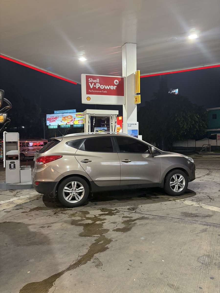 Rodrigo_Corado_'s tweet photo. Estaré vendiendo mi carro por si les interesa o saben de alguien pueden escribirme sin problema 😉 https://t.co/j3ZK5sO7dG