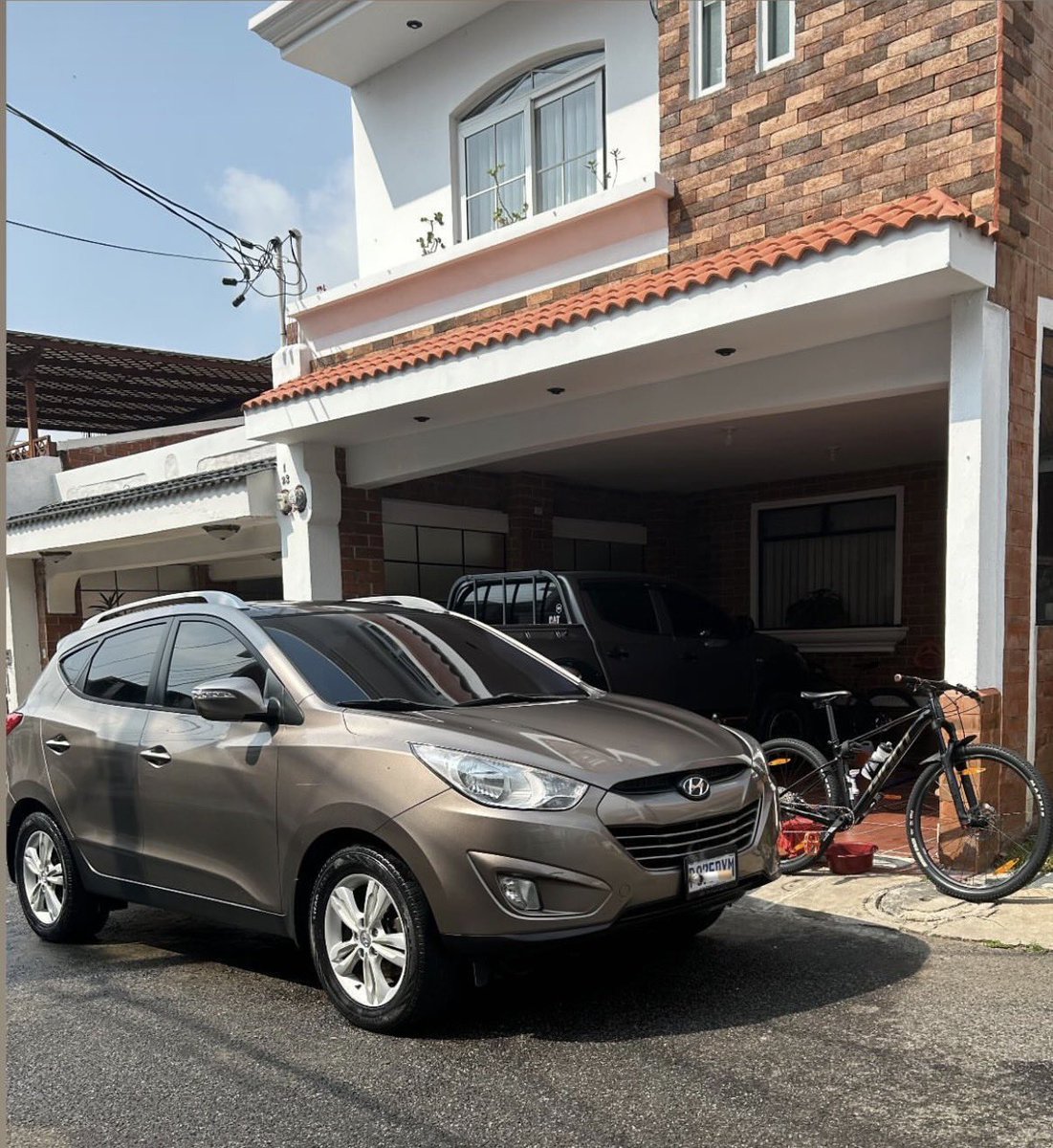 Rodrigo_Corado_'s tweet photo. Estaré vendiendo mi carro por si les interesa o saben de alguien pueden escribirme sin problema 😉 https://t.co/j3ZK5sO7dG