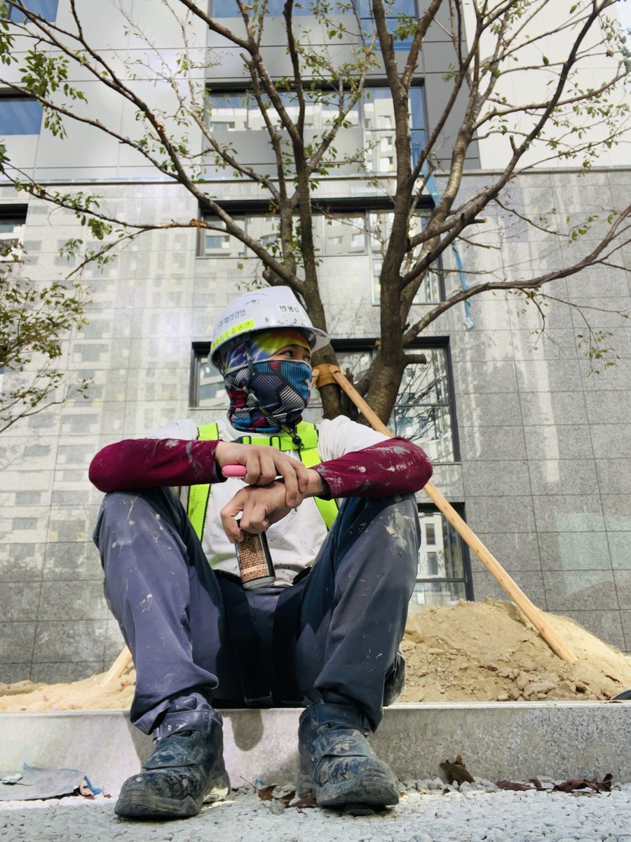 DreamSolCoin's tweet photo. 20 minutes to breathe ☕
Dust on my clothes, work on my hands, dream in my heart.
They see the building. I see every brick that went into it.
Slow. Steady. Mine 💙

$DREAM — Built with these hands 🧱✨

🔗 https://t.co/OOK13my9C7:
https://t.co/MVpnc8kang

💬 Telegram:
https://t.co/94MR4ohN2y

CA: JATcsvHXRYFRhdHuVj6FBh4hcBed5jiGo6Z4rAVpump

#DreamCoin #DREAM #Solana #Memecoin #BuiltDifferent