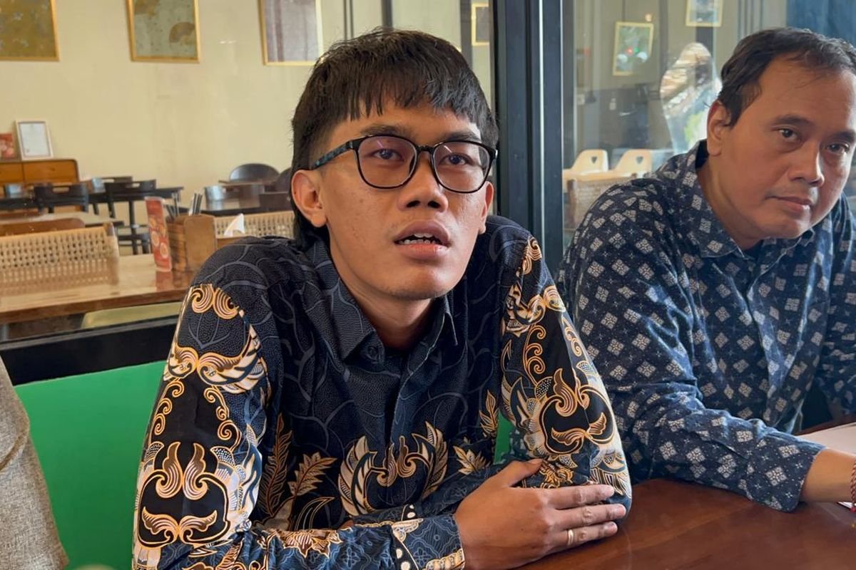 LambeSahamjja's tweet photo. BREAKING NEWS
Almas Tsaqibbirru surati MK desak diskualifikasi gibran
dia juga orang yang sama buka jalan gibran jadi wapres https://t.co/epk7UtYATW