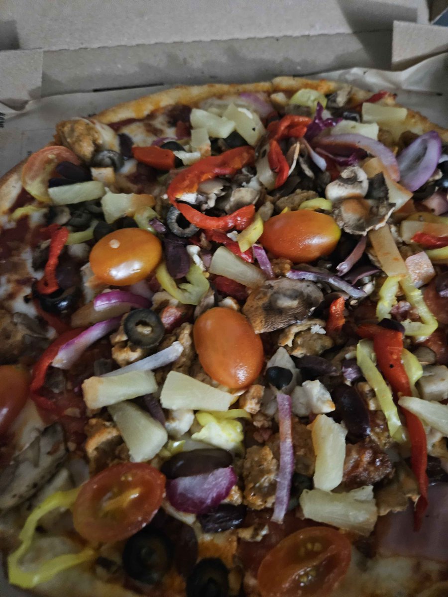 IamStormz_'s tweet photo. yall fuck with my pizza https://t.co/g3DNjZolnI