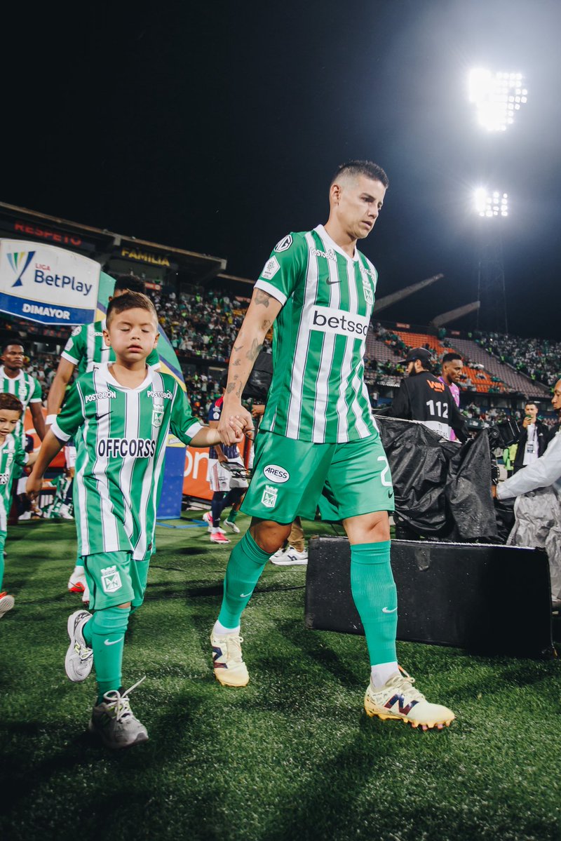 santiagorive28's tweet photo. Titular y capitán. 2️⃣3️⃣ https://t.co/JItvLyJQZz
