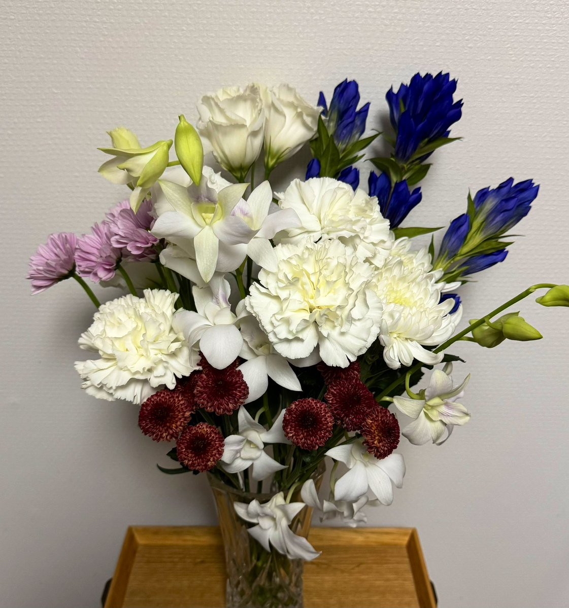 petitassort's tweet photo. 10月1日はぷいぷいの命日です。
お花は毎日お供えしてるけど絶対喜んでないと思うので、大好きなみかんと柿を山盛りにした🍊🍊🍊 https://t.co/wdTvzTatSm