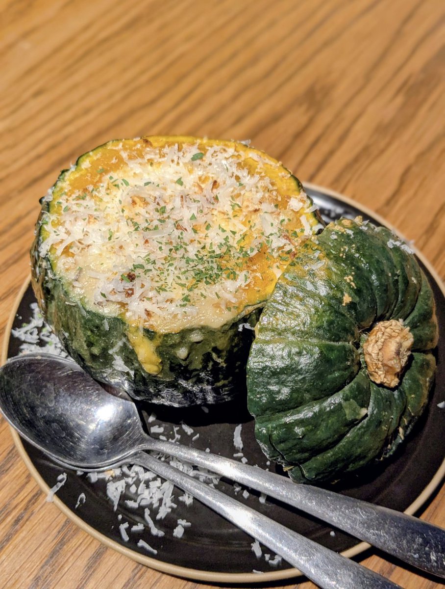 eddy6486975's tweet photo. 【D-DRAGON】
いきなり凄いのｷﾀ━(ﾟ∀ﾟ)━!！

鮮魚と肉刺し5種盛り合わせ～シモキタ盛り～
鰻ととうもろこしのクリーム春巻きに、坊ちゃんかぼちゃのグラタン✨

見た目も楽しい料理ばかりで、どれもめちゃくちゃ美味しい😆💕

下北沢に行ったら【D-DRAGON】さんめっちゃオススメです♡ https://t.co/xRmNQhevEc