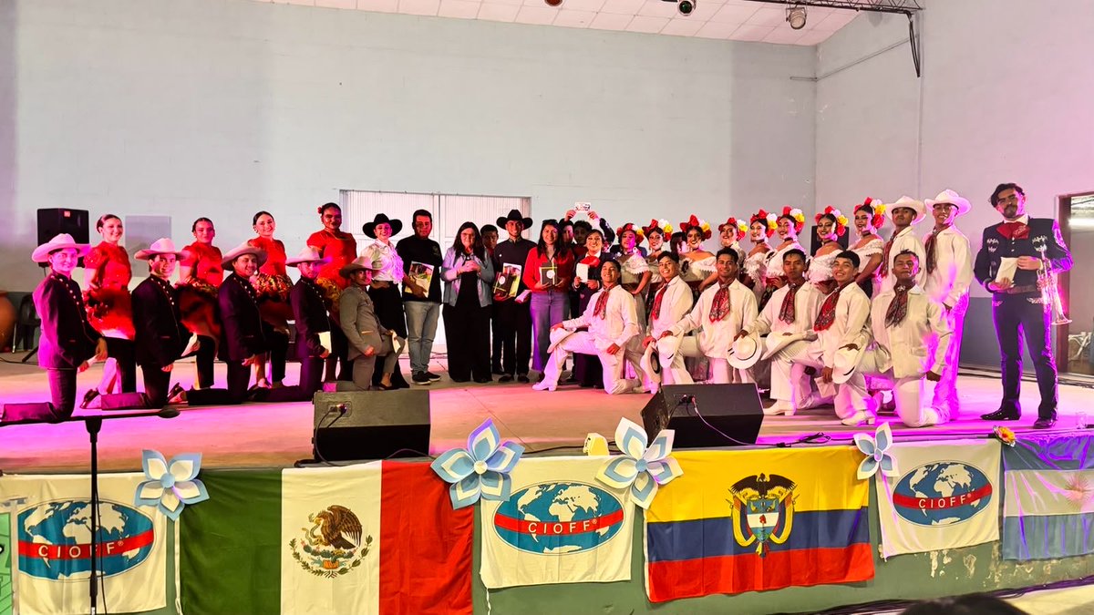 gomez_dann's tweet photo. Desde México hasta Argentina, la cultura sigue abriendo caminos de encuentro. Felicitamos a los grupos culturales de Antorcha por esta gira y por llevar al público argentino una muestra de nuestro arte. #AntorchaEsCultura https://t.co/DORtNcKEzt