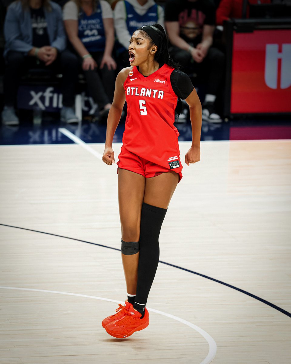 AngelReportt's tweet photo. Angel Reese in playoff game 2:

15 PTS
7 REB
2 AST
3 BLK
+26 (highest on team)

Atlanta Dream go 2-0 to take down the Washington Mystics 93-75✨ https://t.co/5D79eRAxVP