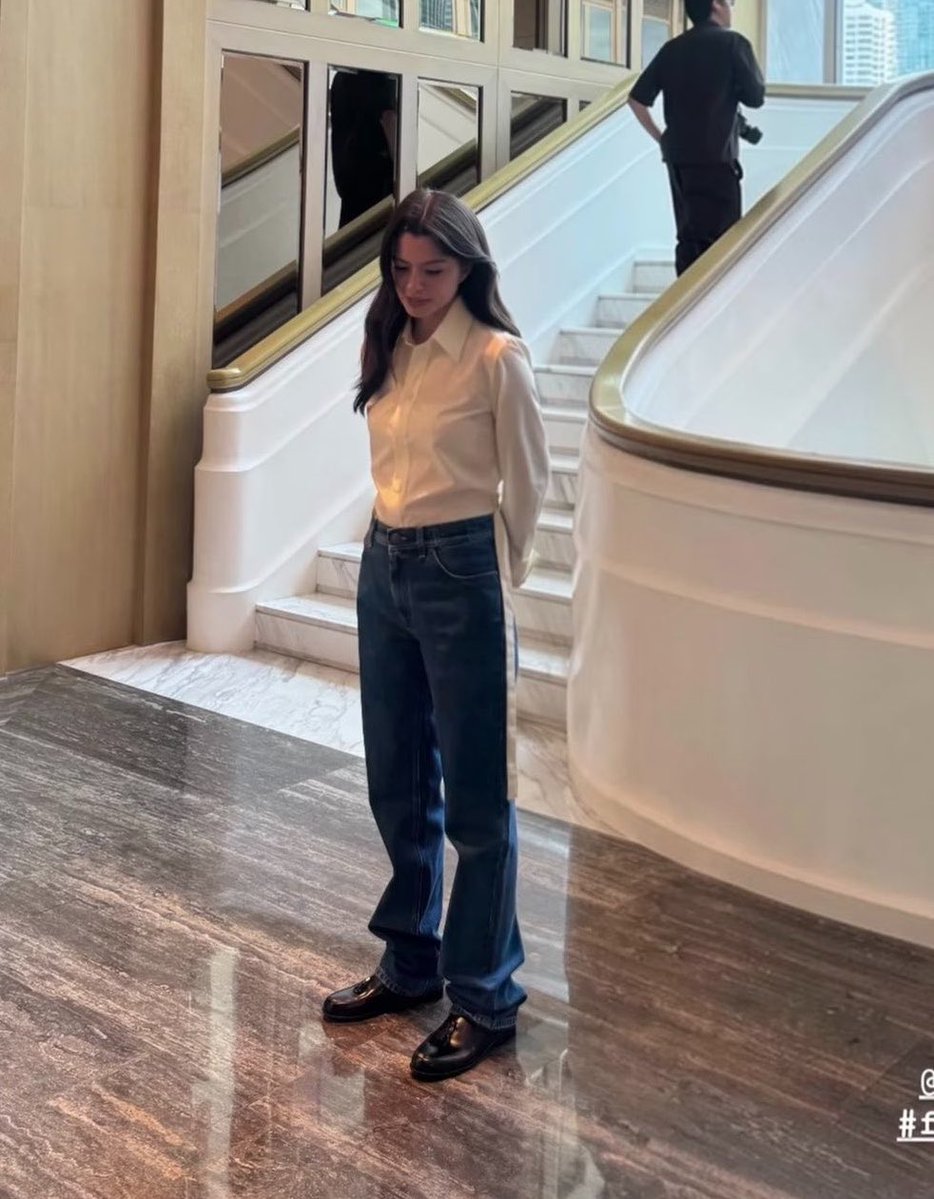 freen__brainrot's tweet photo. rebecca oh why are you standing like you want to attract women?!?? (it's working) and the outfit😣 https://t.co/JB83fWOhxn