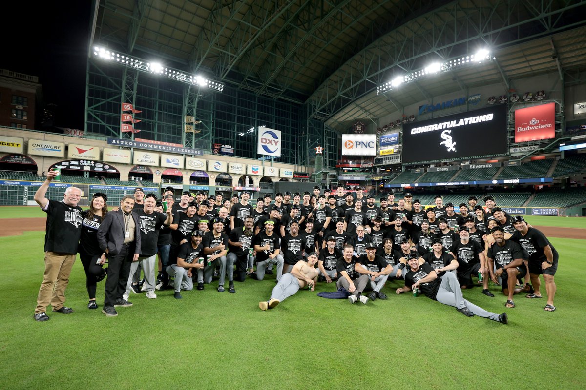 How're you feeling, White Sox fans?! 
 [📷](https://pbs.twimg.com/media/HTge647WoAAv_Bf.jpg) https://pbs.twimg.com/media/HTge647WoAAv_Bf.jpg https://pbs.twimg.c