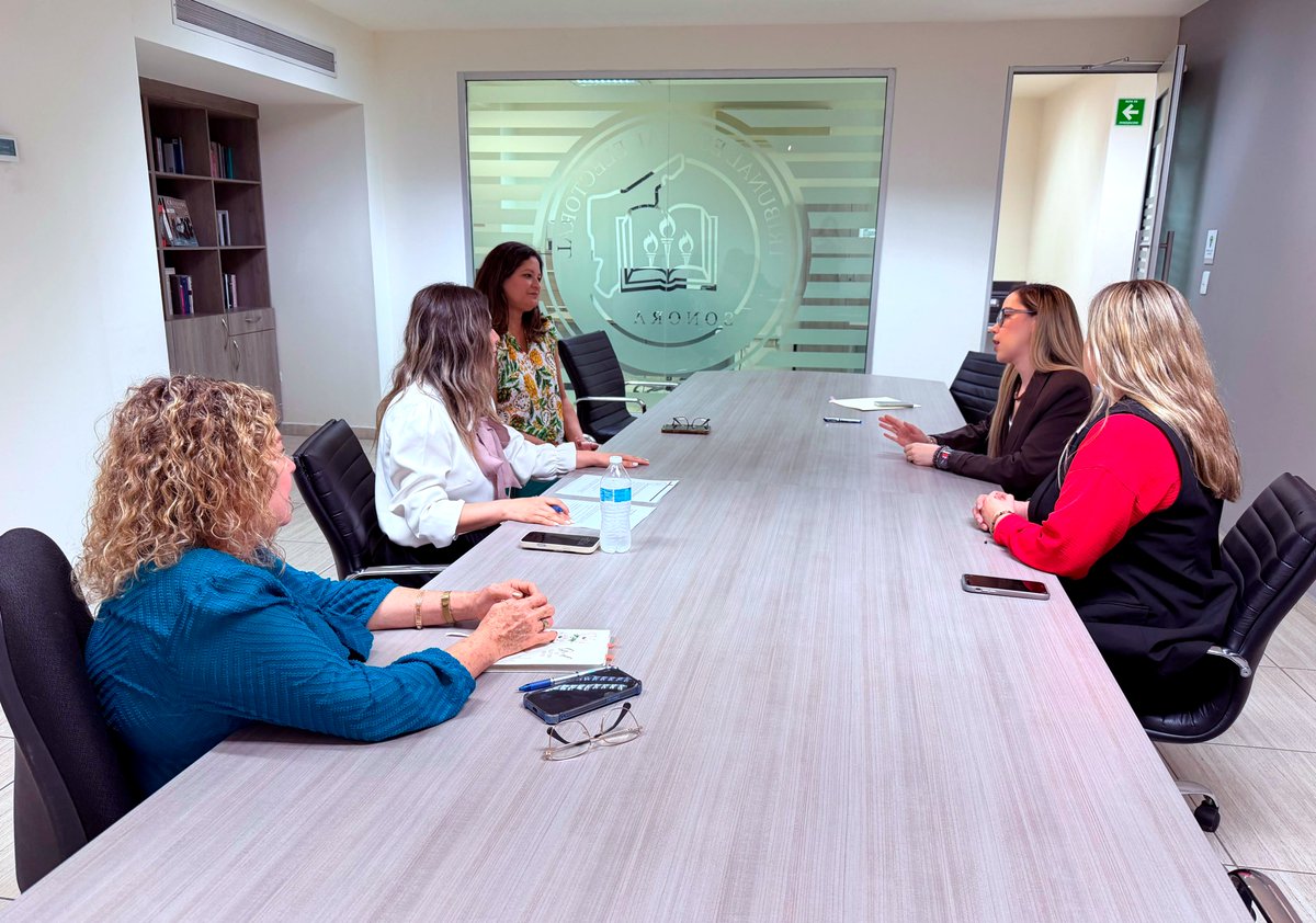 TEESonora's tweet photo. Sesión ordinaria del Comité de Transparencia del TEE Sonora

La Magistrada Presidenta, Alejandra Velarde Félix (@VelardeAlejan), tomó protesta a Liz Pamela Soto Félix, Titular de la Unidad de Transparencia, y a Aurora Guadalupe Gutiérrez Ramírez (@aurora_ggr), Secretaria General, quienes asumieron respectivamente los cargos de Presidenta e integrante del Comité de Transparencia del TEE Sonora.

Durante el acto, la Magistrada Ana Maribel Salcido Jashimoto (@SalcidoJashimot) y la Titular del Órgano Interno de Control, Mtra. Ibeth Eréndira Fuentes Olivarría (@IbethErendira), dirigieron un mensaje a las integrantes del Comité, destacando la importancia de su conformación y de consolidar una cultura institucional basada en la transparencia, la rendición de cuentas y el acceso a la información pública.

Con la integración de este Comité, el #TEESonora refrenda su compromiso con los principios que rigen una institución abierta, responsable y cercana a la ciudadanía.