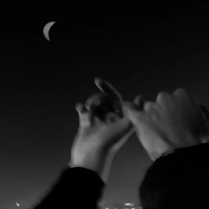 valcrazyforWE's tweet photo. he reposted from a account called “Always together” 🥺😭
Est my love, you’re ending me 

(two boys hands together 😭) https://t.co/O0RXZqgOjI