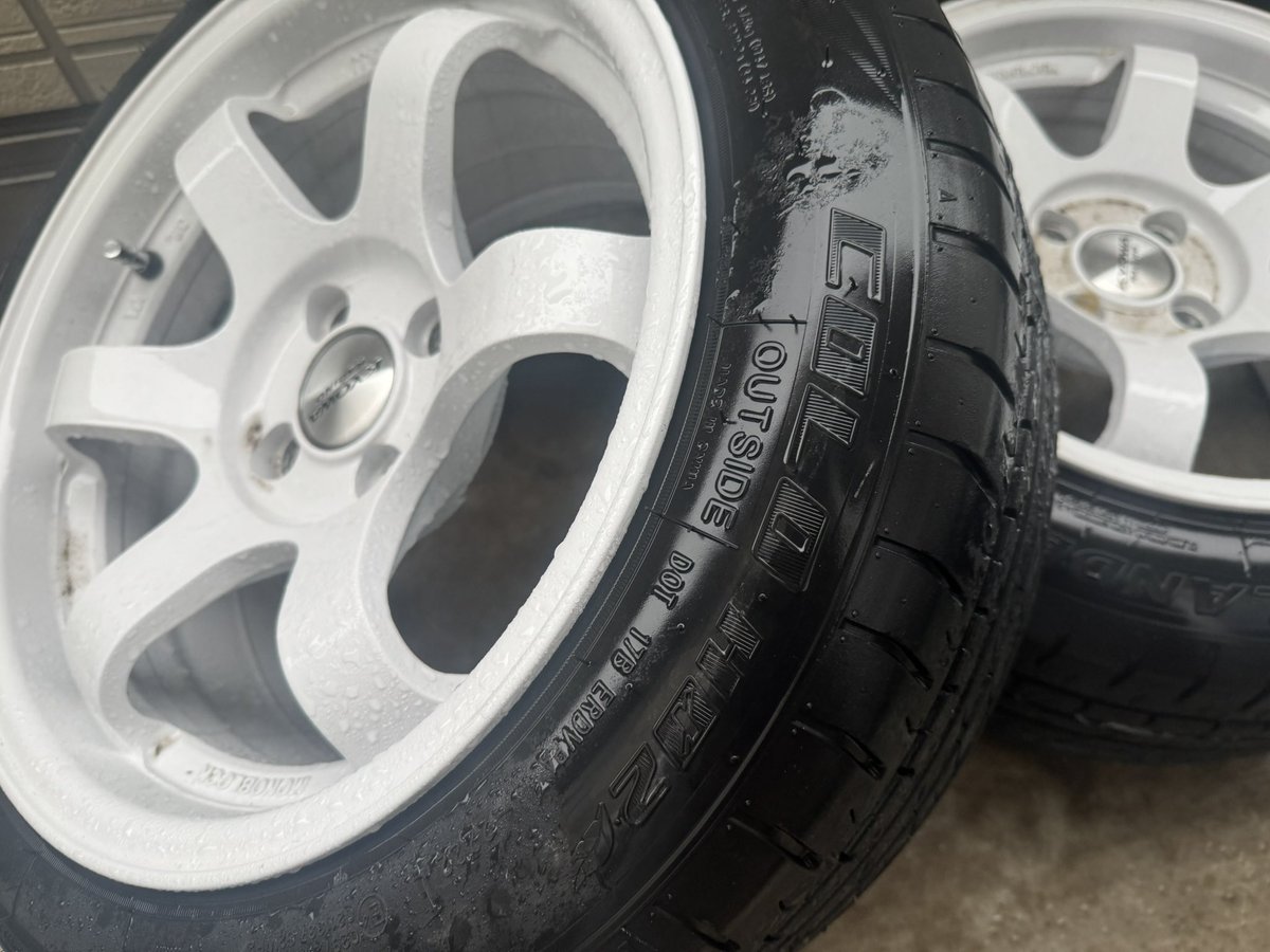 MiraBitch92's tweet photo. 【募集】
 #ホイール売ります
 #ホイールうります

●価格
4本セット
￥50,000

●ホイール
KYOWA RACING
KR230
8J+20

●タイヤ
グリーンランダー
185/55r15
溝まだまだ残ってます

綺麗にして渡します
引き取り大歓迎
関東なら持っていきます
千葉県から
1本ガリ傷歪み修正済み
エア漏れなし https://t.co/9xstSXuUPm
