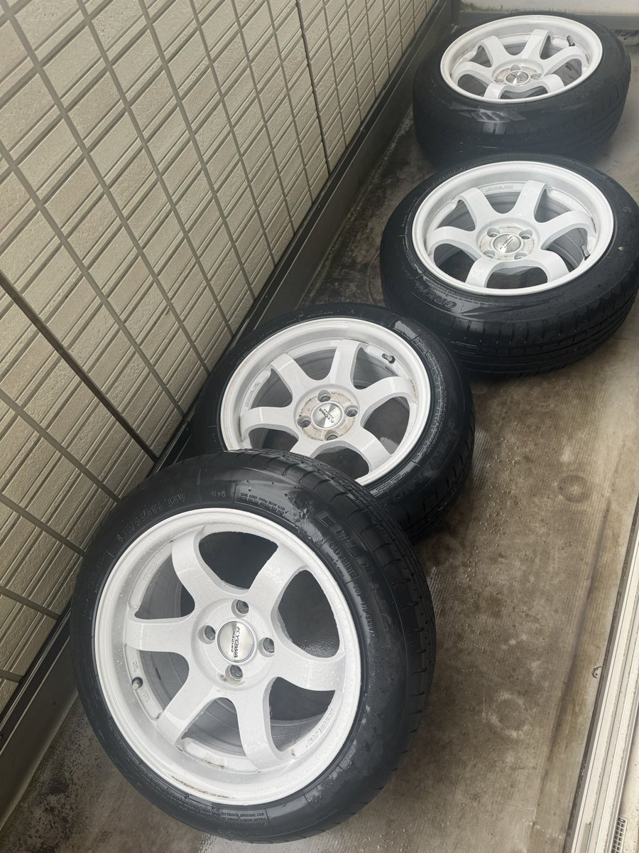 MiraBitch92's tweet photo. 【募集】
 #ホイール売ります
 #ホイールうります

●価格
4本セット
￥50,000

●ホイール
KYOWA RACING
KR230
8J+20

●タイヤ
グリーンランダー
185/55r15
溝まだまだ残ってます

綺麗にして渡します
引き取り大歓迎
関東なら持っていきます
千葉県から
1本ガリ傷歪み修正済み
エア漏れなし https://t.co/9xstSXuUPm