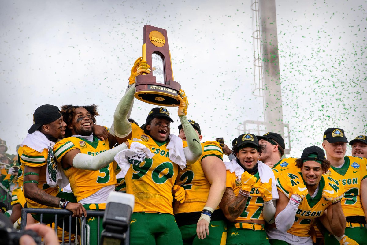 BraySpinks3's tweet photo. #AGTG after a great conversation with @CoachTimNDSU I’m am extremely blessed to receive an offer form North Dakota State University!! @8_parr @AnnaCoyotesFB @MikeRoach247 @CoachVRodriguez @dctf https://t.co/mp9ridfSco