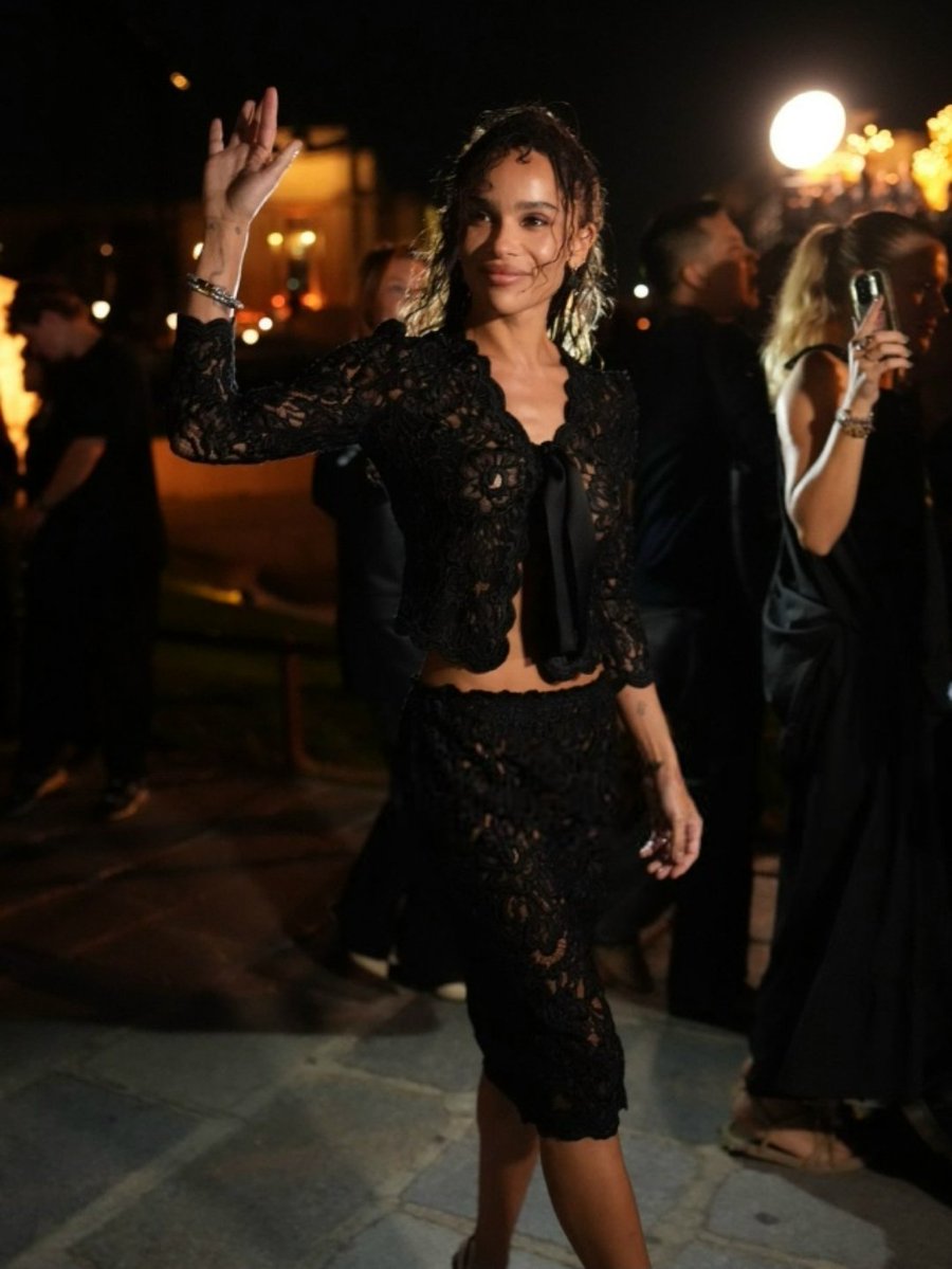 zoekravitzfiles's tweet photo. zoë kravitz @ saint laurent https://t.co/kO6DIbk8sp