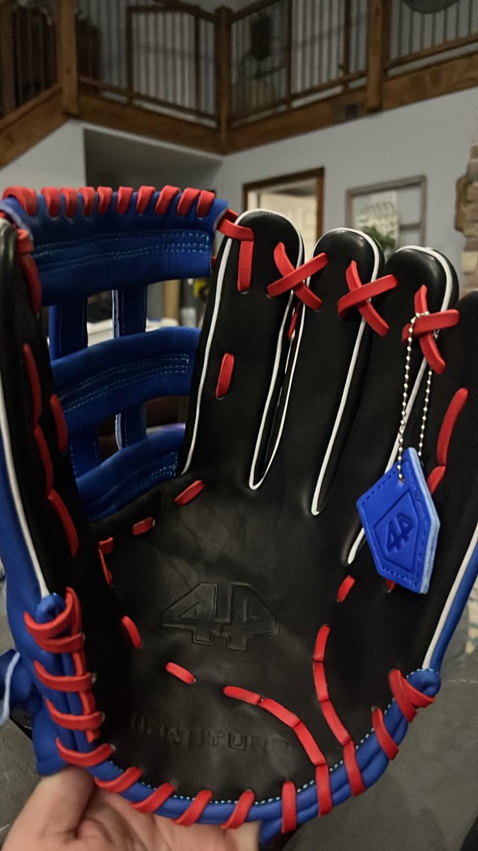 aj_gamet2031's tweet photo. My new @44ProCustom outfield glove came in today. Excited to get on the field and get it game ready. https://t.co/YEsWqYHv7X