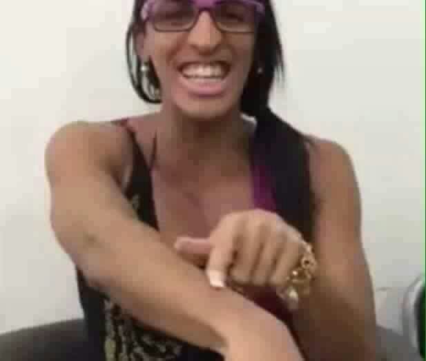 gegeciis's tweet photo. Nao aguentei esperar ate dia 4 e apertei 13 no microondas https://t.co/sYWx1tHkPx