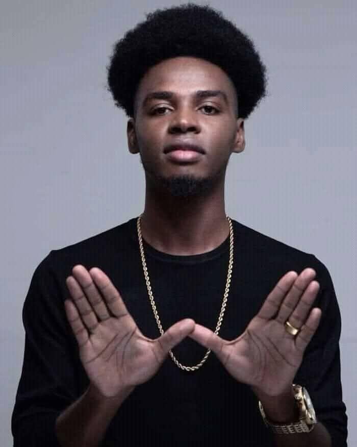 Vibepromo22's tweet photo. 🐜🐜 Wendyyy fenk kraze silans lan epi li anonse yon nouvo mizik k ap vini! 👑🎤
​Apre plizyè mwa ap tann, king🐜 lan  pare pou l pote boure ankò! Chinwa yo, nan ki nivo nou pare pou gwo frape sa a? 🔥👇
​#Wendyyy #Chinwa #RapKreyol #HMI https://t.co/s8IRjRqDf6