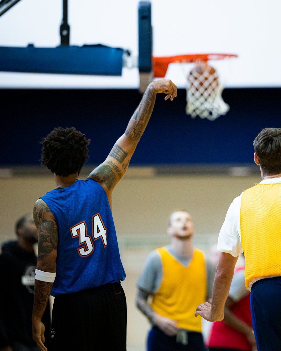 okcthunder's tweet photo. Training camp flow 🤝 https://t.co/UMIz18QggM