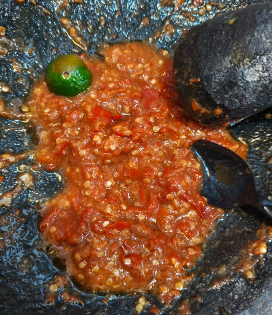 4oktber's tweet photo. Tiap hari mesti : nyambel....🤭
Pokoknya harus makan cabe setan.... https://t.co/4Ikg8WXOGK