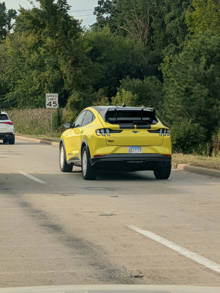 KevinRiverz6's tweet photo. [Ford Mustang Mach-e Rally] is it rare? I'm not so sure.
#Cars #DailyDrip https://t.co/1BfCdGjF5B