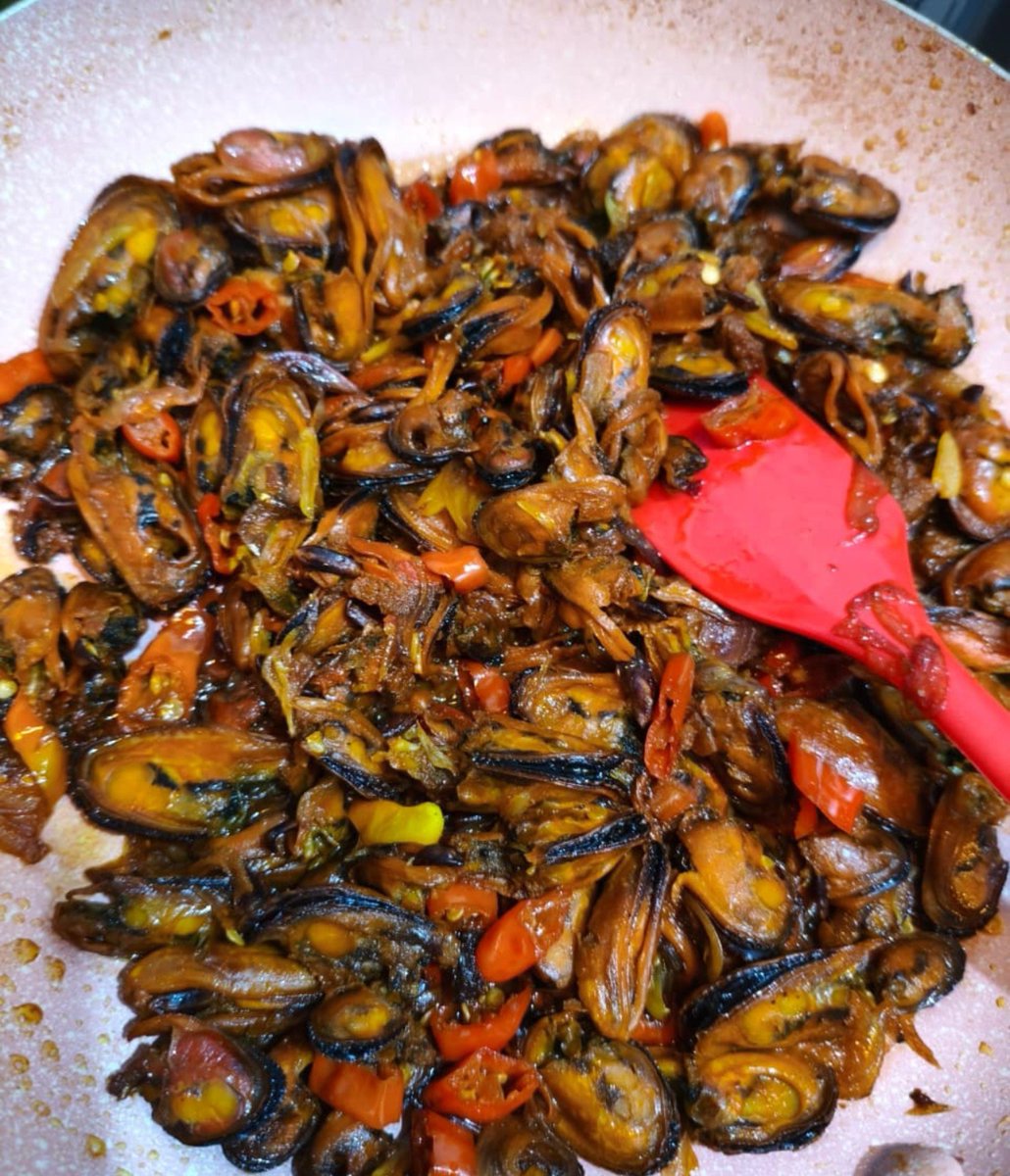 4oktber's tweet photo. Simpel tapi endul : tumis kerang 😁 https://t.co/vxTKarQQYR