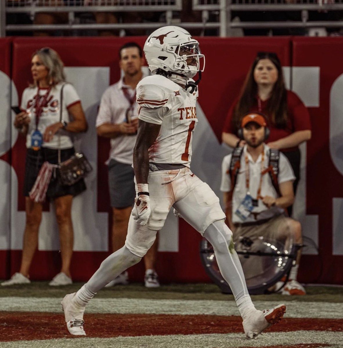 AntwaunAdams1's tweet photo. #AGTG blessed to receive an offer from Texas Longhorns ! 🤘🏾@CoachWMuschamp @TexasFootball
@coachbj1911 @ErikKimrey @Coach_DMeyer @shayhodge3 @Coach_CJBailey @alexadams_uno @TomLoy247 @ChadSimmons_ @BSonnone https://t.co/fMBrbtqoqH