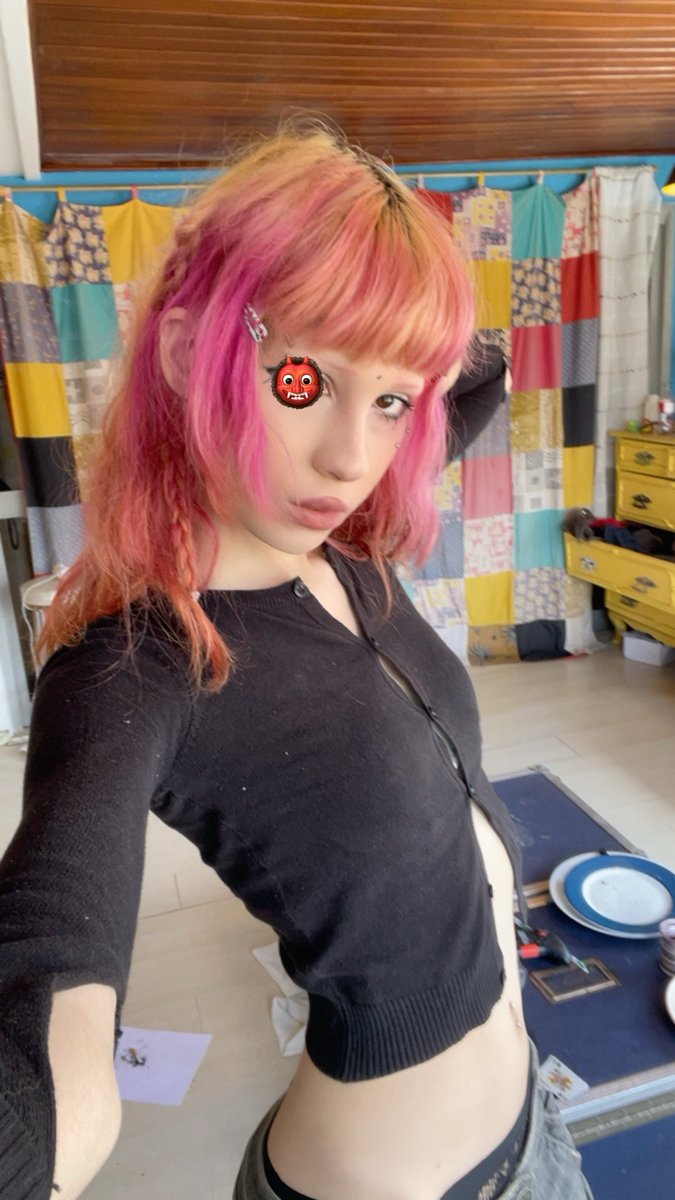 LaurAauaaaa's tweet photo. preferem rosa ou prerto? 🥵 https://t.co/XJdcaLRPis