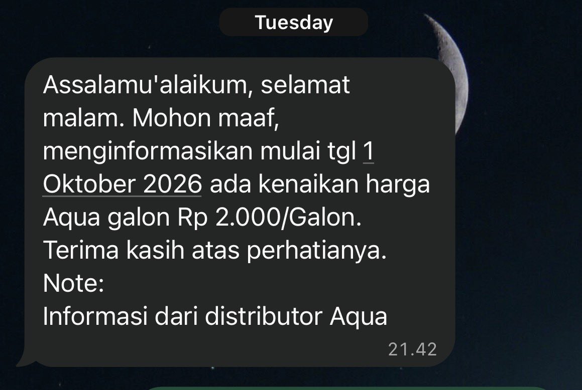 wnibangetnikita's tweet photo. naiknya cuma 2rb sih, tp itu setara 10% harga galonnya 🤣
ada sad2nyq bcoz aku kalau beli galon sebulan sekali langsung 10 galon.
jadi berasa aja gtu naiknya 😌 https://t.co/0mQrkp218r