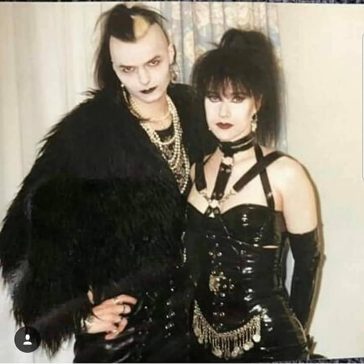 bab0oshk44's tweet photo. Gothic rock in the ’90s. https://t.co/GShvxgufAP