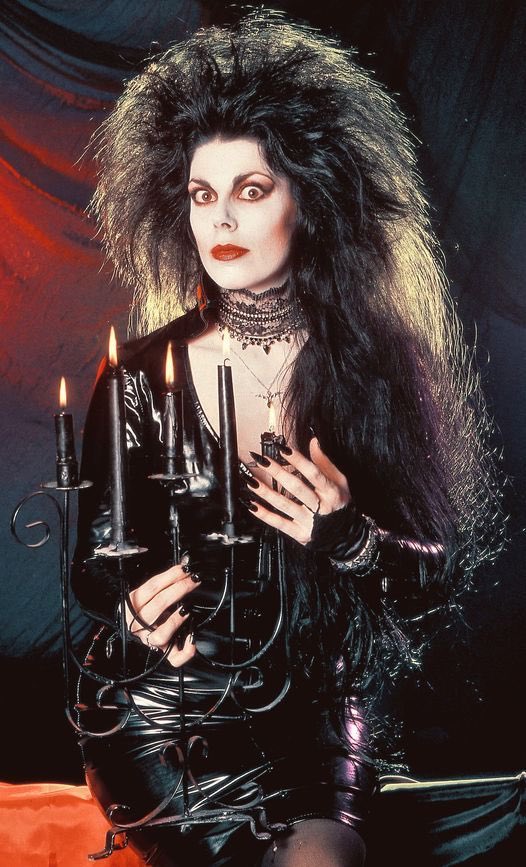 bab0oshk44's tweet photo. Gothic rock in the ’90s. https://t.co/GShvxgufAP