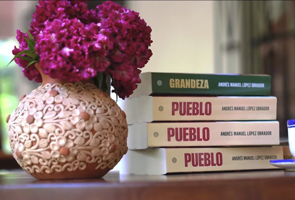 Rocha4T's tweet photo. @lopezobrador_ Líder eterno de la Cuarta Transformación.
Tu nombre siempre será recordado con alegría, querido Presidente @lopezobrador_. https://t.co/vs2fJtiSva