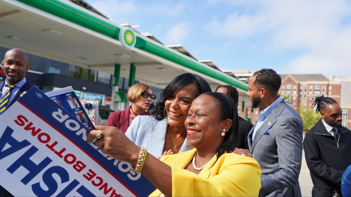 KeishaForGA's tweet photo. Georgia families are feeling the rising cost of driving. Today, Keisha stood with House, Senate, and community leaders to lay out her DRIVE Plan to Lower the Cost of Driving — a plan focused on putting money back in Georgians’ pockets and making it more affordable to get where they need to go.