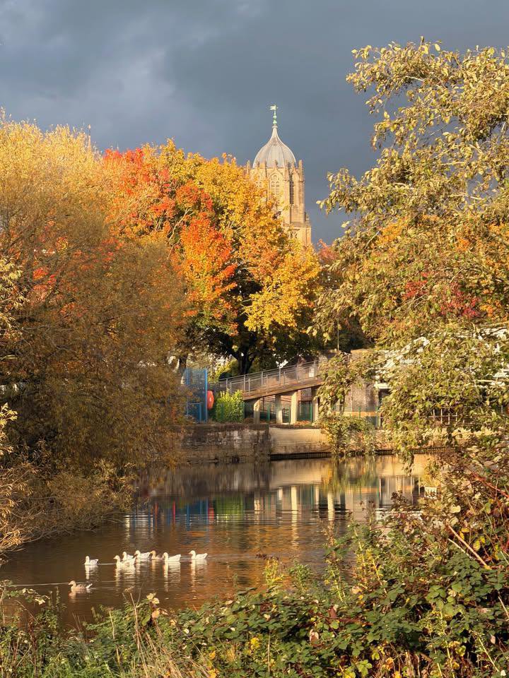 WorldCityX's tweet photo. Oxford, dressed for Autumn 🍂 https://t.co/Bi54Hdazyx