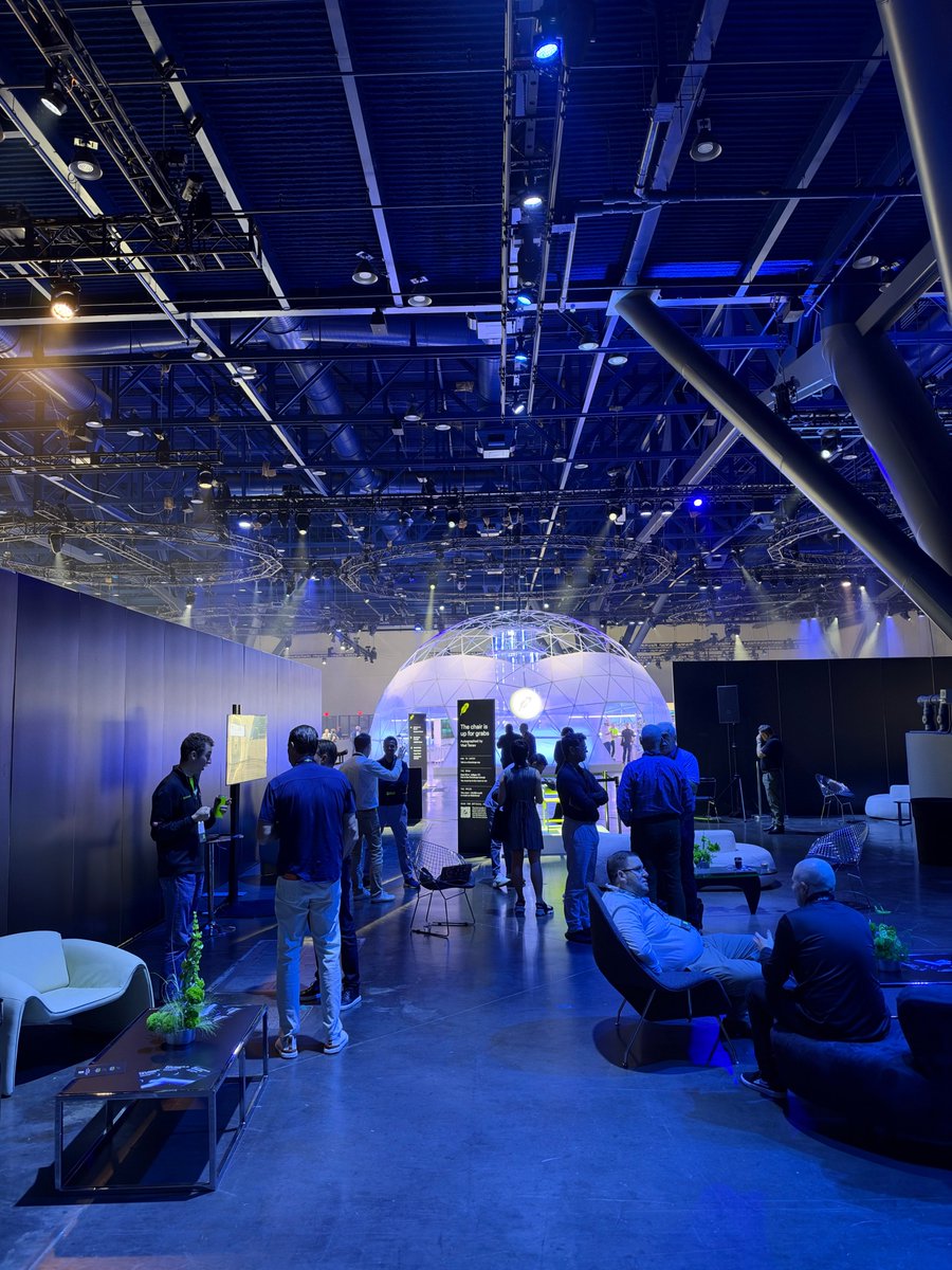 DomColosimo's tweet photo. Steph Guild was incredible.

Space Center Houston Opening Night, then the @RobinhoodApp Hood Summit with some @eXpRealty friends.

This whole community and experience was badass. Grateful I get to be in these rooms.

Who else is locked in on this one?

#RobinhoodHoodSummit https://t.co/tatNSQFg5G