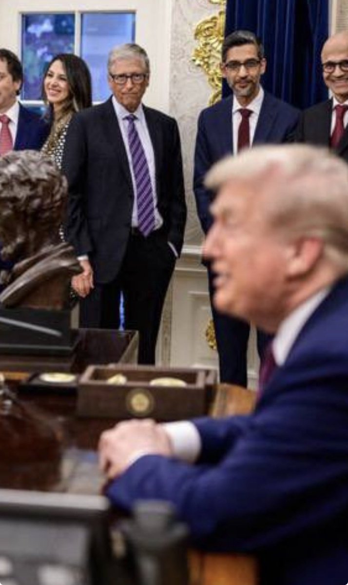 ErikaCA47's tweet photo. How Bill Gates looks at the person who stopped him from destroying the human race. 😭 https://t.co/e97lgxry1O