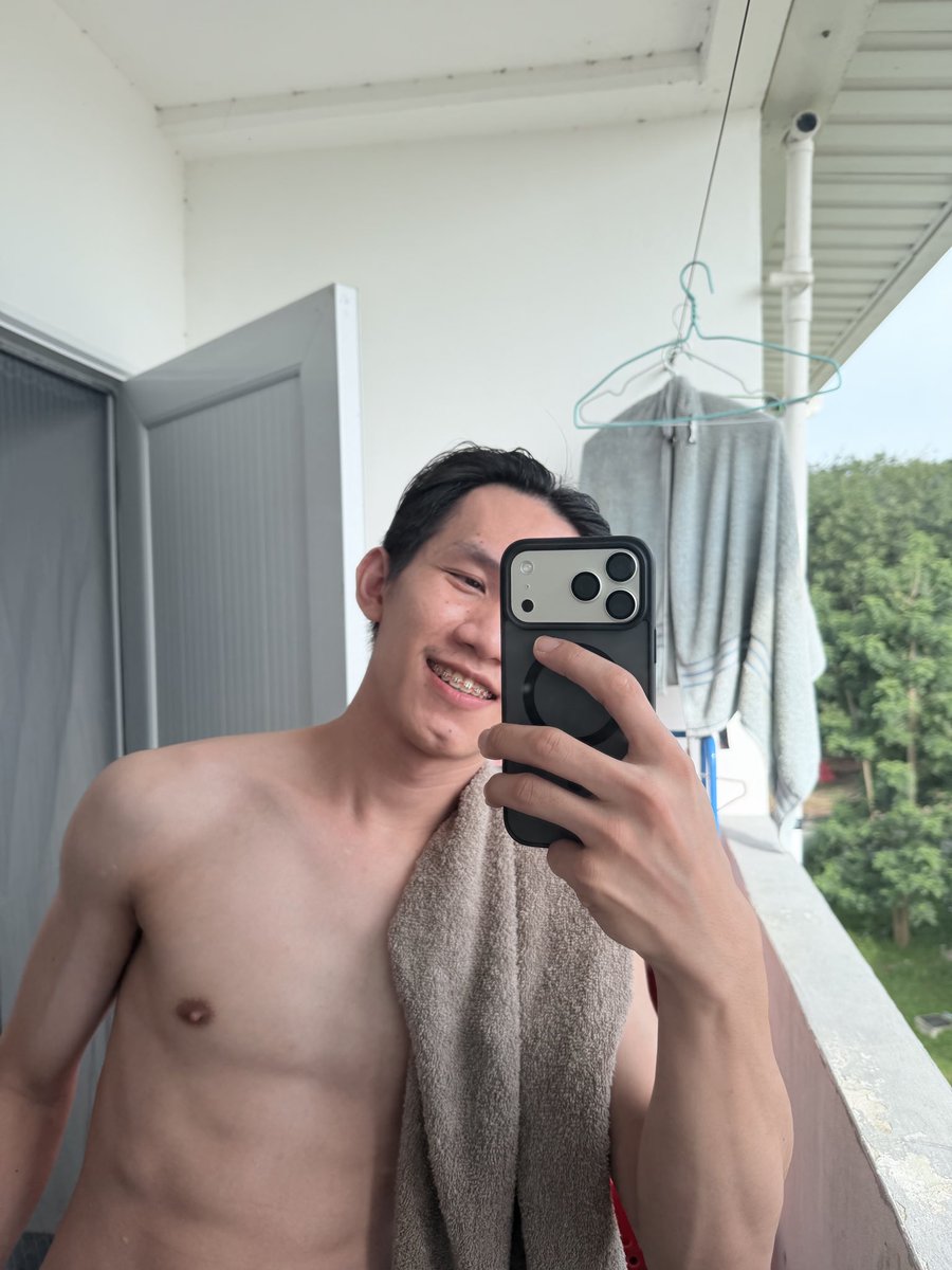 sknpyk's tweet photo. เลิกงานแล้ว อาบน้ำนอนน 😪  #ปลวกแดง #บ่อวิน #มาบยางพร https://t.co/khsMdcHjEq