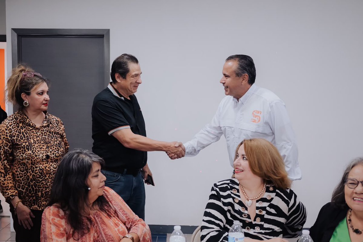 tonoastiazaran's tweet photo. Sonora Con Todo sigue creciendo y sumando espacios para estar más cerca de la gente. 🙌🏼

Fue un gusto atestiguar la apertura de sus nuevas oficinas en Nogales, las terceras del estado, desde donde continuarán ayudando más cerca de la comunidad.

¡A seguir haciendo equipo por Sonora!