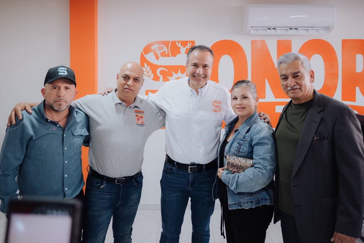 tonoastiazaran's tweet photo. Sonora Con Todo sigue creciendo y sumando espacios para estar más cerca de la gente. 🙌🏼

Fue un gusto atestiguar la apertura de sus nuevas oficinas en Nogales, las terceras del estado, desde donde continuarán ayudando más cerca de la comunidad.

¡A seguir haciendo equipo por Sonora!