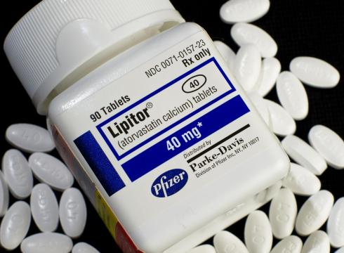 SamaHoole's tweet photo. The most successful drug advert in history said Lipitor cuts the risk of heart attack by 36%, and the truth was in the footnote.

What the headline said:

- 36% fewer heart attacks

What the asterisk said:

- On the sugar pill, 3 people in 100 had a heart attack
- On Lipitor, 2 people in 100 had a heart attack

Both statements describe the same trial. 3 down to 2 is a drop of about a third. It is also a difference of 1 person.

What that means for the 100:

- 1 avoided a heart attack
- 2 had one anyway
- 97 were never going to have one
- 100 took the tablet every day for over three years
- 100 were exposed to the side effects

Nobody sat in a surgery was ever told "this will help 1 in 100 of you." They were told 36%, by a doctor who had been told 36%, by a rep who was paid on it.

Lipitor went on to sell well over $100 billion.

That asterisk is the most expensive piece of punctuation ever printed.