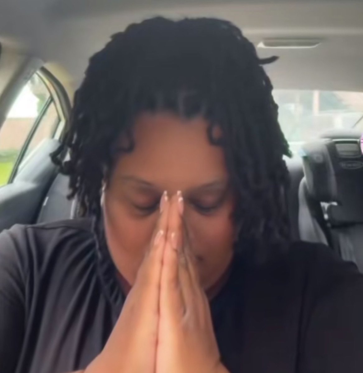 0REQS's tweet photo. Me and zuristar praying for Kai Cenat and all da Clova Boys https://t.co/guODVggu4p