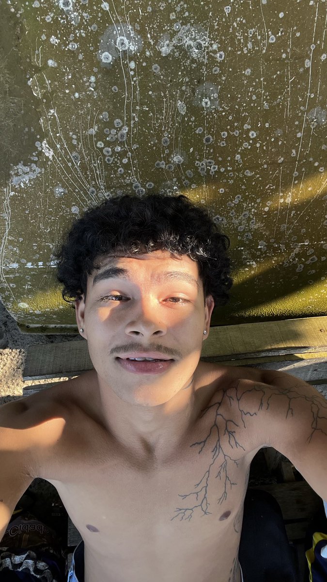prrgb_'s tweet photo. Aproveitei o sol de hj pra pegar uma praia https://t.co/PMRcMcWkWN