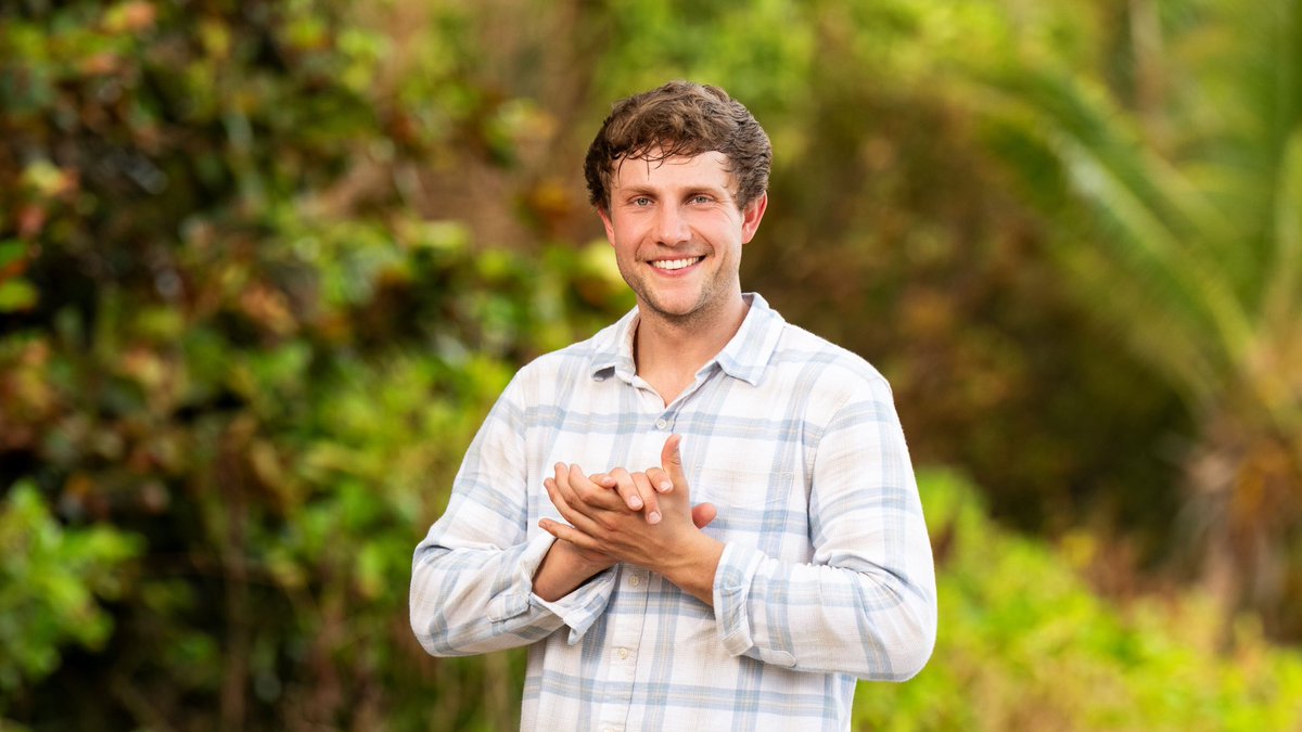 sandeliond's tweet photo. “Aric” get him in the Traitors castle right now #Survivor51 https://t.co/JO7lTrN98f