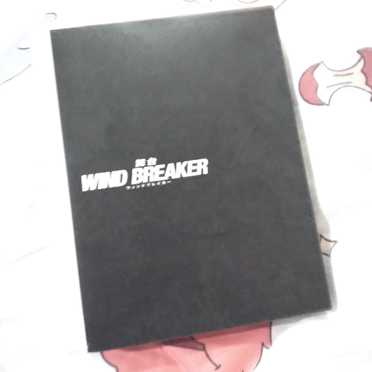 sceztr's tweet photo. ꒰ พร้อมส่ง / มือสอง (กดจากเมอ) ꒱
♡ wind breaker dvd บุไต ละครเวที♡
—  385 บาทรวมส่ง
(ที่เช็คมาไม่มีซับไตเติ้ล ยังไม่ได้เปิดดู เพิ่งค้นเจอเลยมาปล่อยค่ะ กล่องมีตำหนิ เราเปลี่ยนซองใสให้ใหม่ แผ่นครบ มีหนังสือ ขอคนรับได้และพร้อมโอนค่ะ 💖) #ตลาดนัดwindbreaker #ตลาดนัดนักเลงลม https://t.co/UrxZLQ8p5k